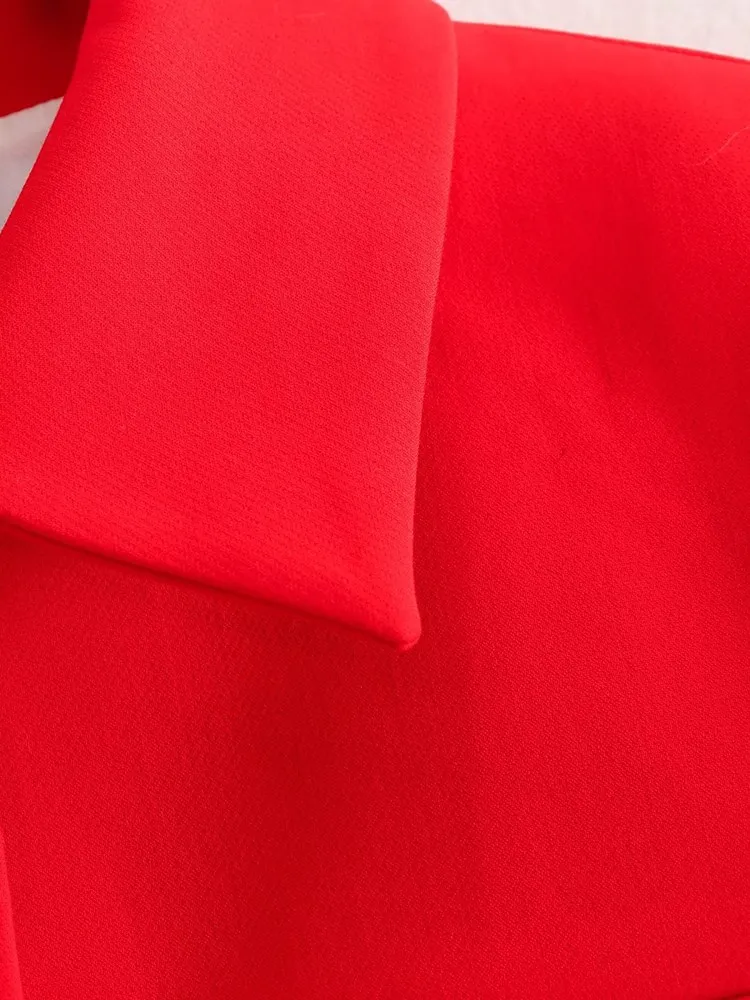 Рисунок 6 - Женская однотонная куртка с отложным