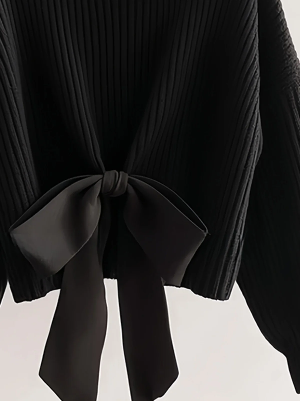 Свободный мягкий клейкий вязаный свитер с черным бантом для женщин новинка 2024