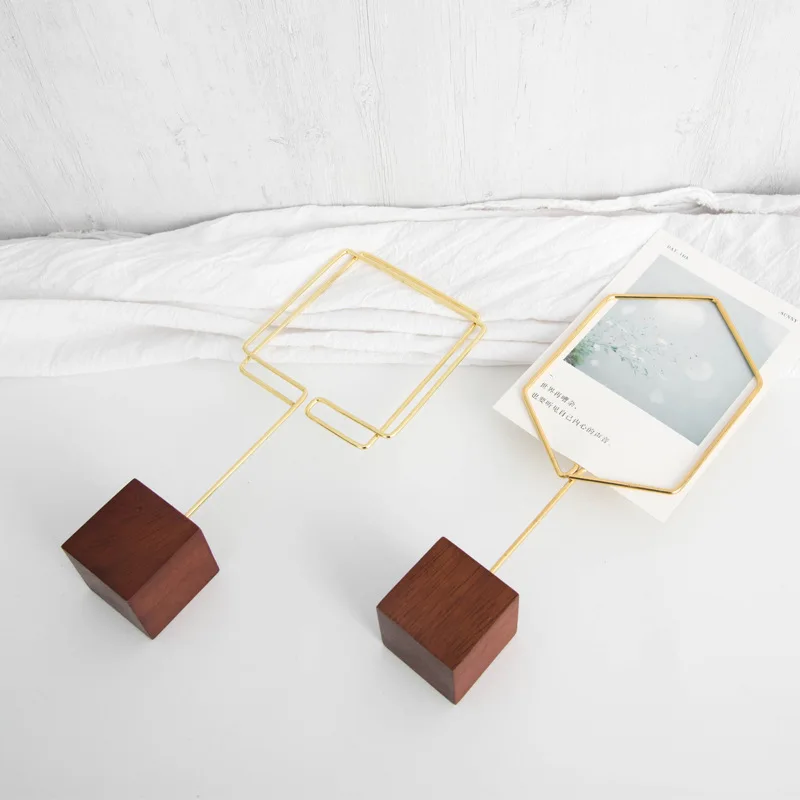 

Iron Art Photo Creative Desktop Vertical Photo Holder Ornaments Solid Wood Base Metal Simple Geometric Photo Holder Home Decor