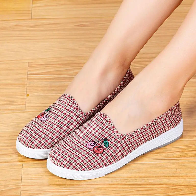 

Spring and Summer New Vintage Old Beijing Cloth Shoes Women's Canvas Mom's Flats Shoes Soft Sole Anti slip Casual Elderly Shoes