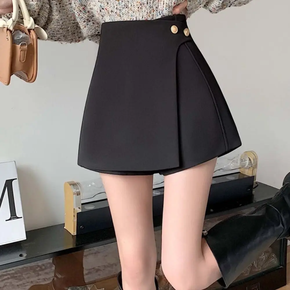 Асимметричные шорты-двойки трапециевидной формы облегающие спортивные