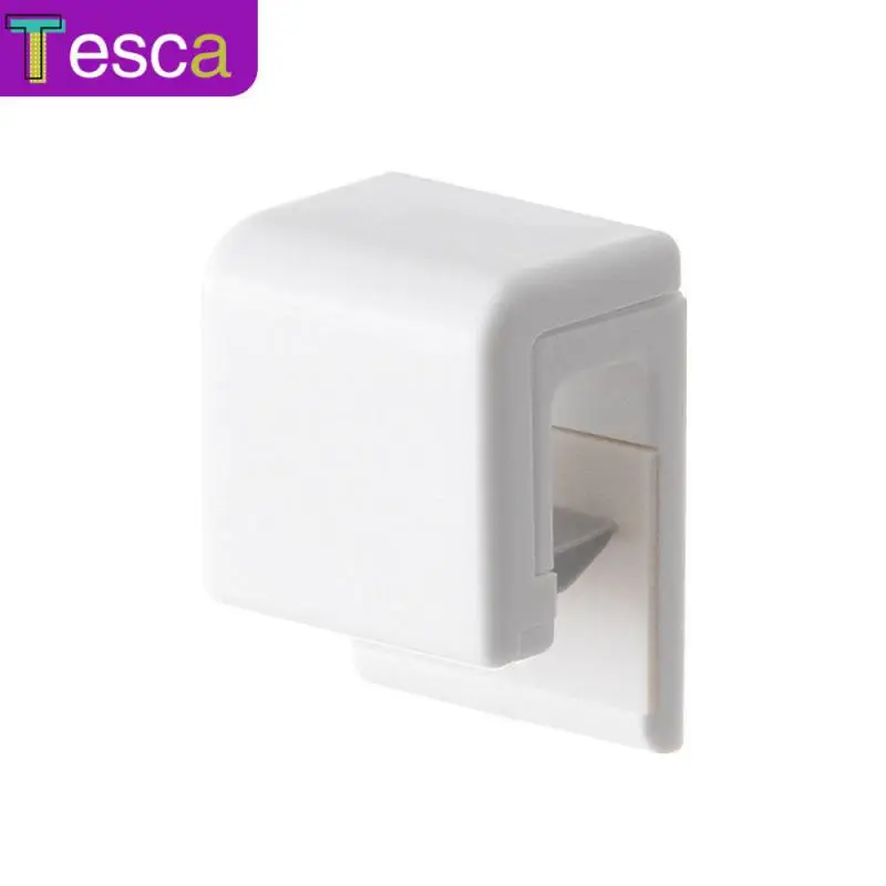 

Non-marking Multi-purpose Hanger Bathroom Toothpaste Holder Bathroom Hanging Clip Plastic Bathroom Accessories Multifunctional