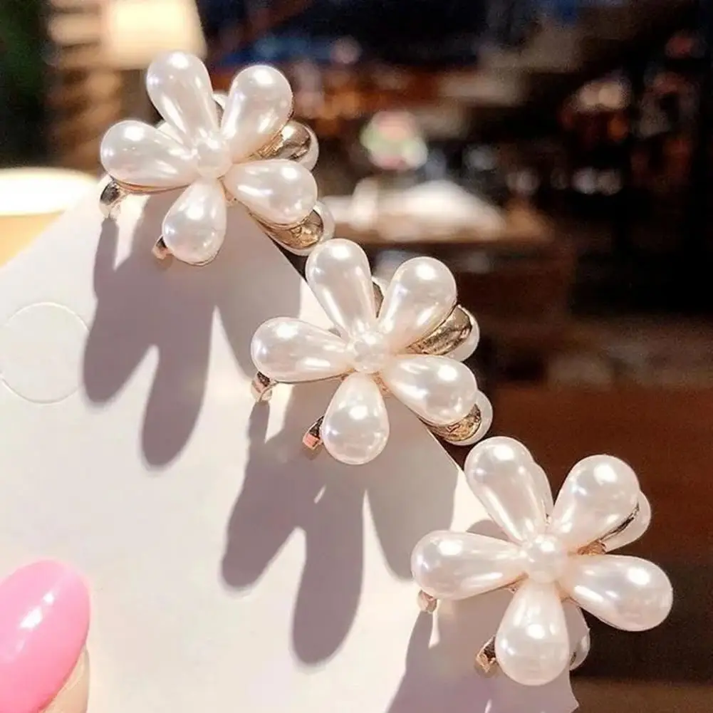

Lady Hair Clips Charming Hair Claws 5 Mini Faux Pearl Claw Clips with Flower Design Stylish Hair Accessories for Women Girls