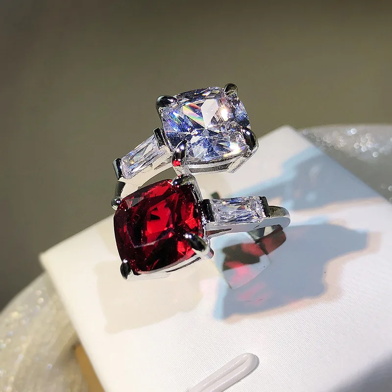 

New Hot Selling Fashion Elegant Noble Shining Bright Ring Inlaid with Fire Red Ruby Opening Adjustable Ring Gift
