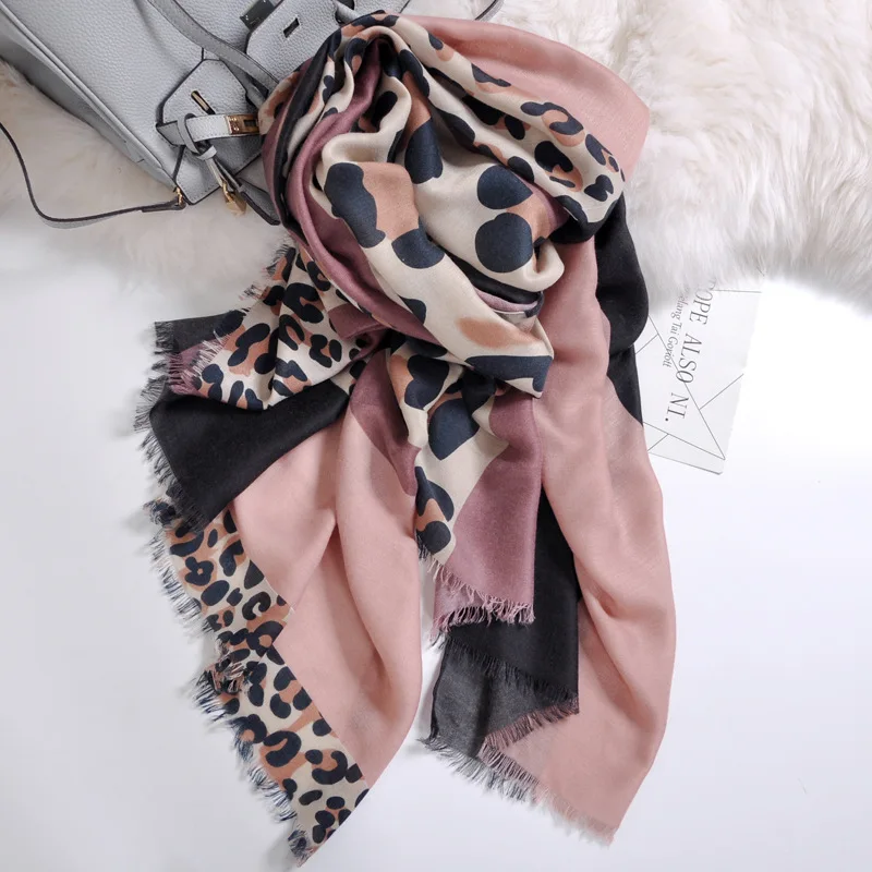 Рисунок 6 - Женский шелковый шарф