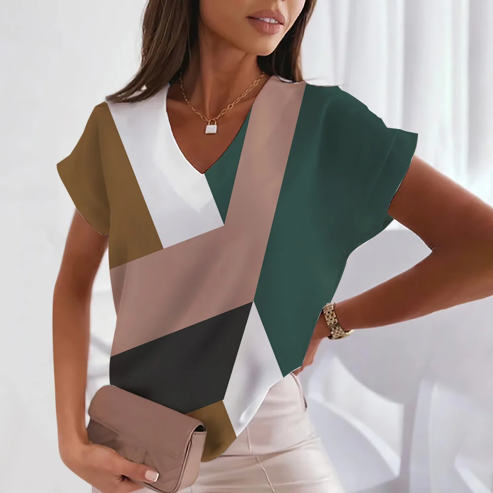 

Harajuku Style Plaid T-shirt for Women - Oversized V-neck Tee with Chic Patchwork Design