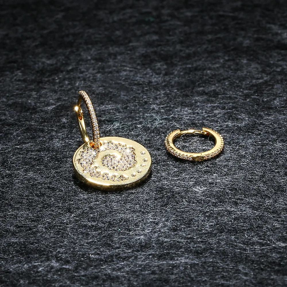 

APM STYLE High Quality 925 Sterling Silver Asymmetrical Whirlwind Earrings With Diamond-encrusted Round Pendants