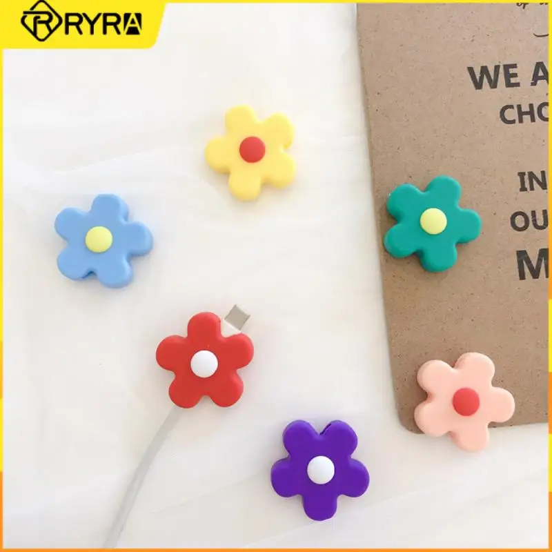 

RYRA Cartoon data cable protective sleeve silicone small flower tpu charging line head cover anti-break protect head wire bite