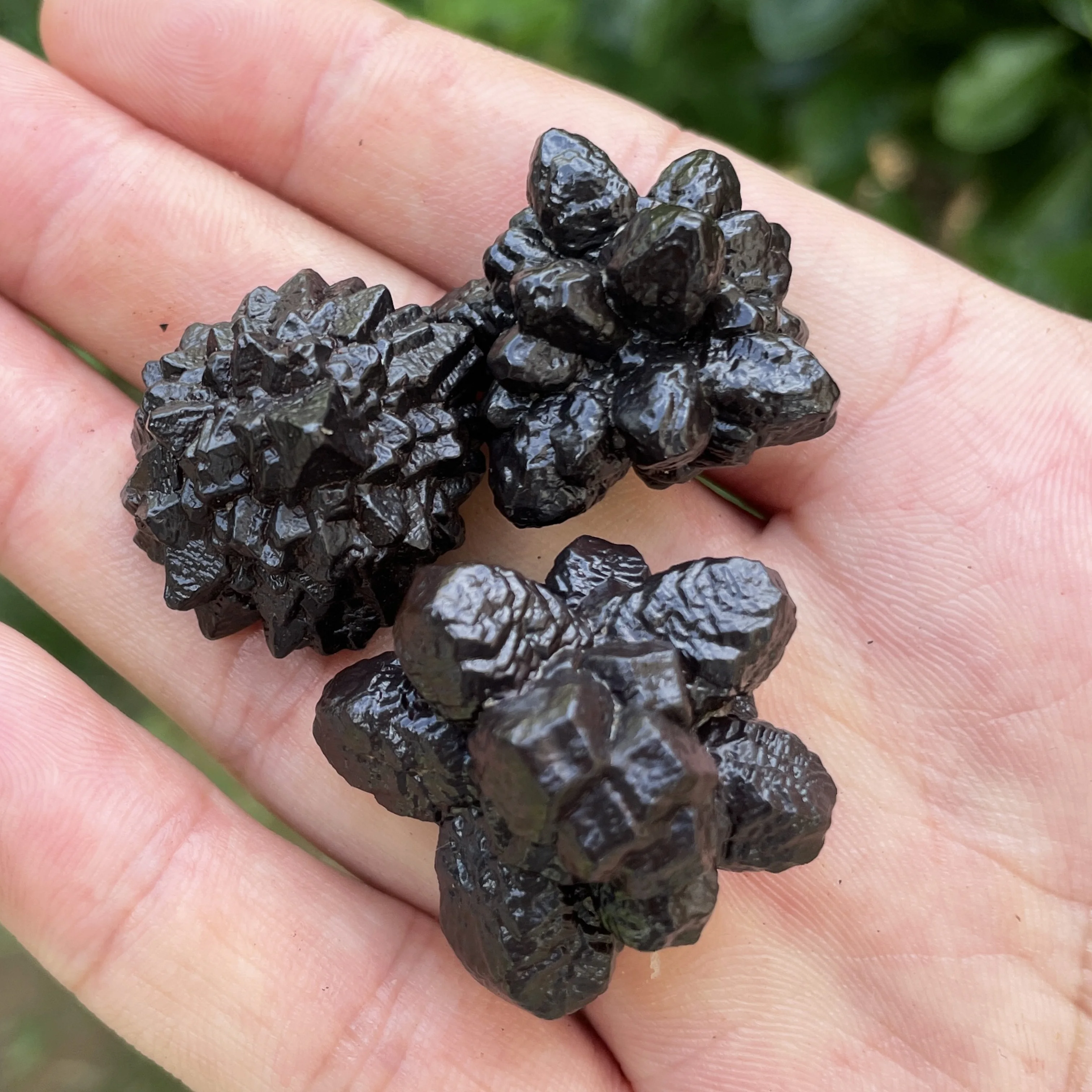 Натуральный черный алмаз нестандартное пророчество камень карбонат кварц