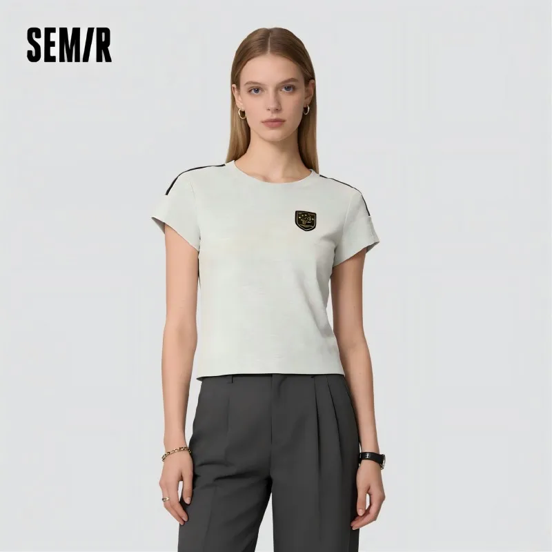Фото Женская футболка Semir 2026: укороченная, приталенная, с принтом, в стиле ретро, американский спортивный стиль, повседневная №1