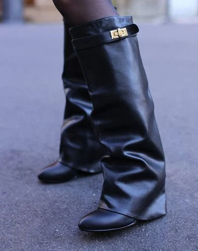 

Женские сапоги на танкетке с металлическим замком, черные кожаные сапоги до колена с увеличивающим рост поясом и острым носком, зимние длинные сапоги, размер 45