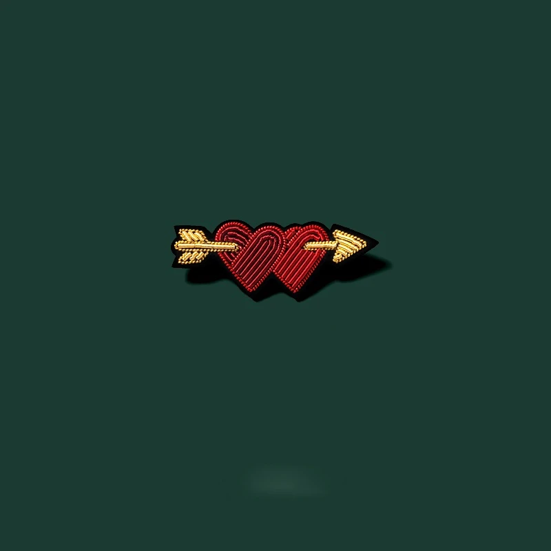 

Fashion Brooch Indian Silk Metallic Wire Thread Hand Embroidery Arrow Heart Patch Pin on Badge Garment Bag Hat Decor Applique