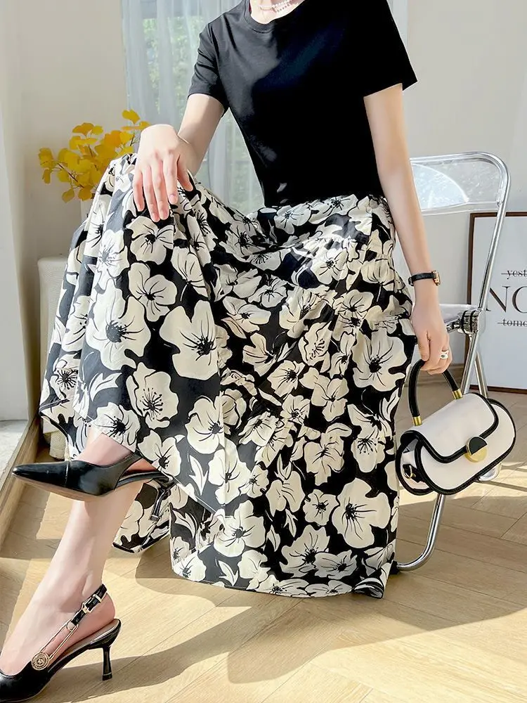 

Женская юбка с высокой талией, черная или белая трапециевидная юбка с цветочным принтом и большими цветами, в Корейском стиле, новинка 2023