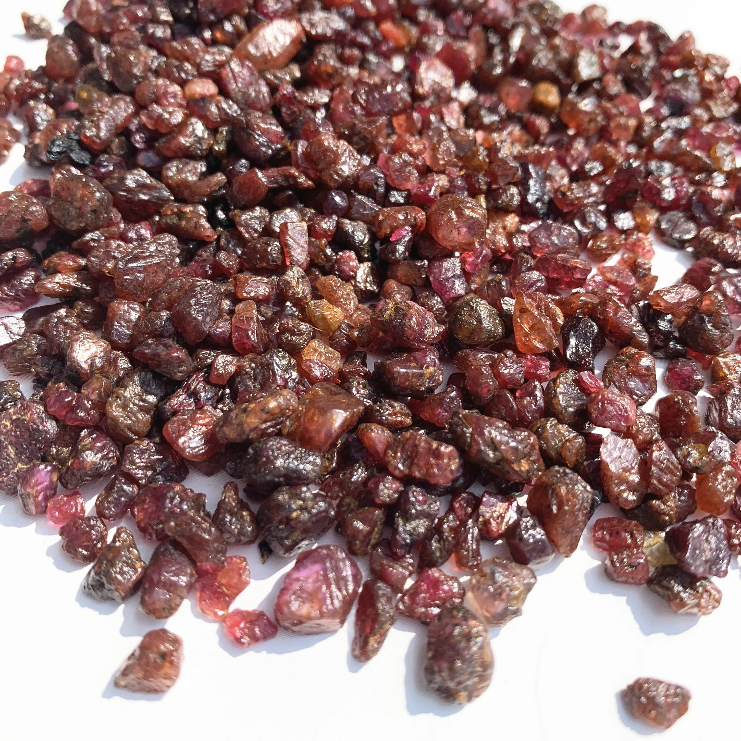 

Натуральные рубиновые камни MCeiba