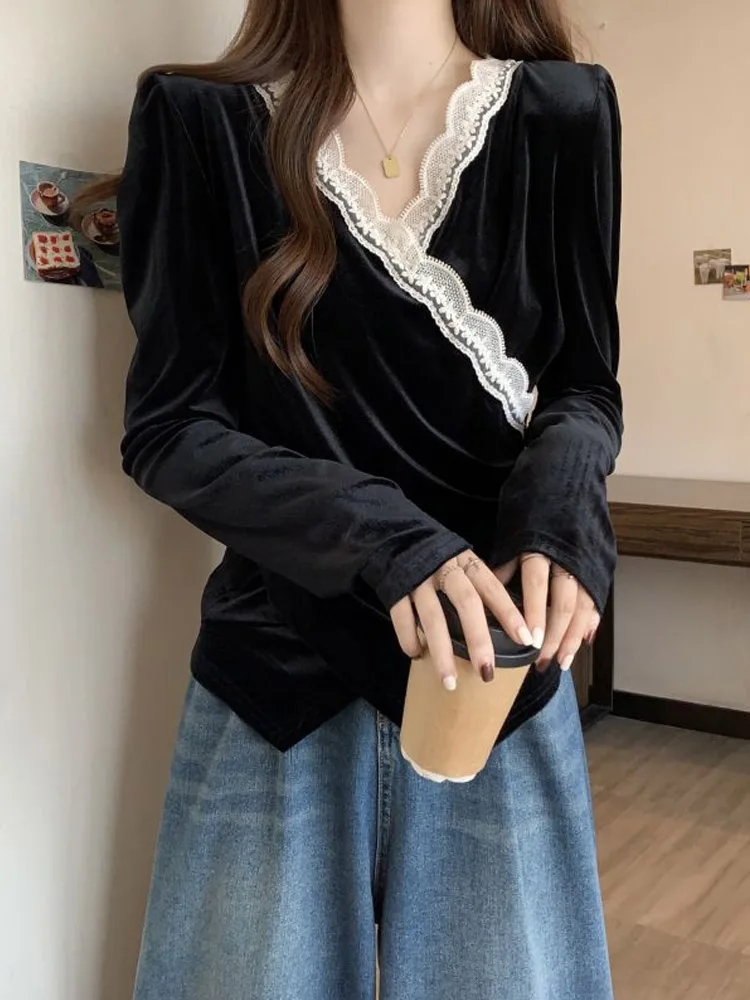 Plus size Velvet Shirt Women Autumn and Winter Age-Reducing Design Sense V-neck Lace Slim fit Chubby Girl Irregular Top