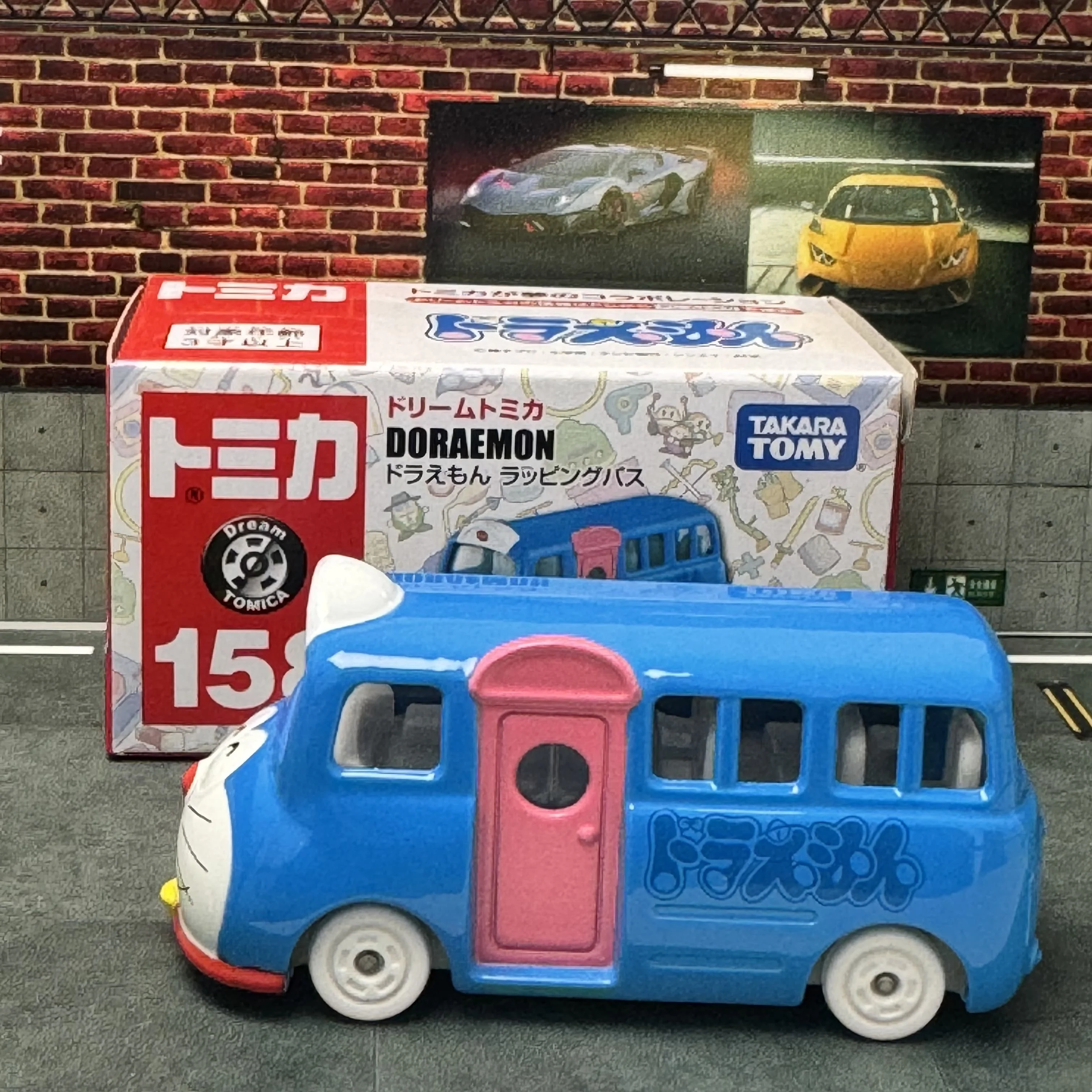 Фото TOMY TOMICA Dream Alloy Car No 153 Doraemon Модель автобуса Миниатюрный автомобиль Игрушечный маленький автомобиль Коллекционный винтажный дорожный автомобиль Подарки №5