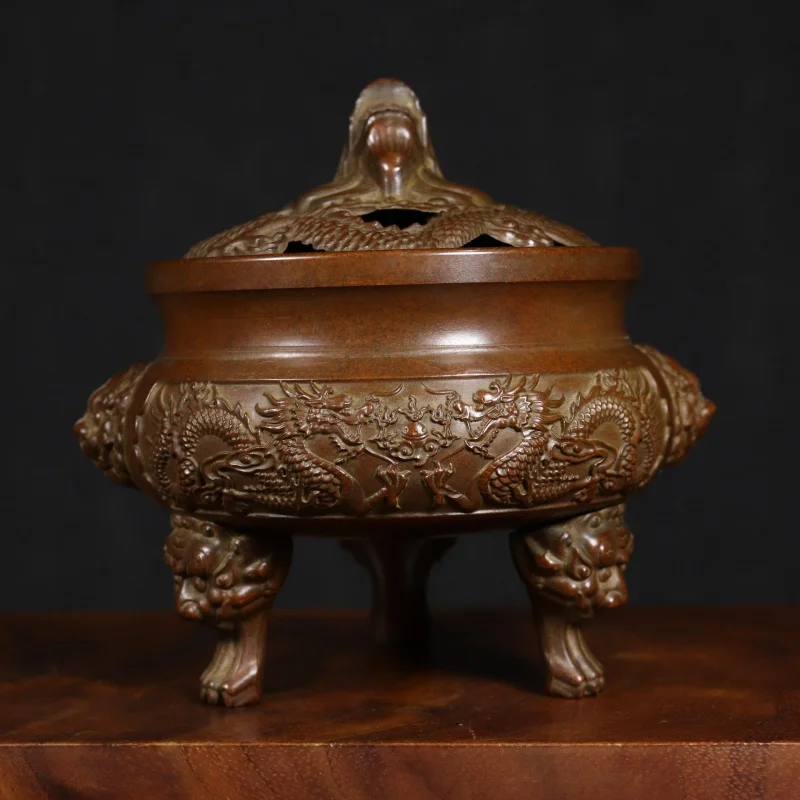 Медная трехногая курильница с ухом льва