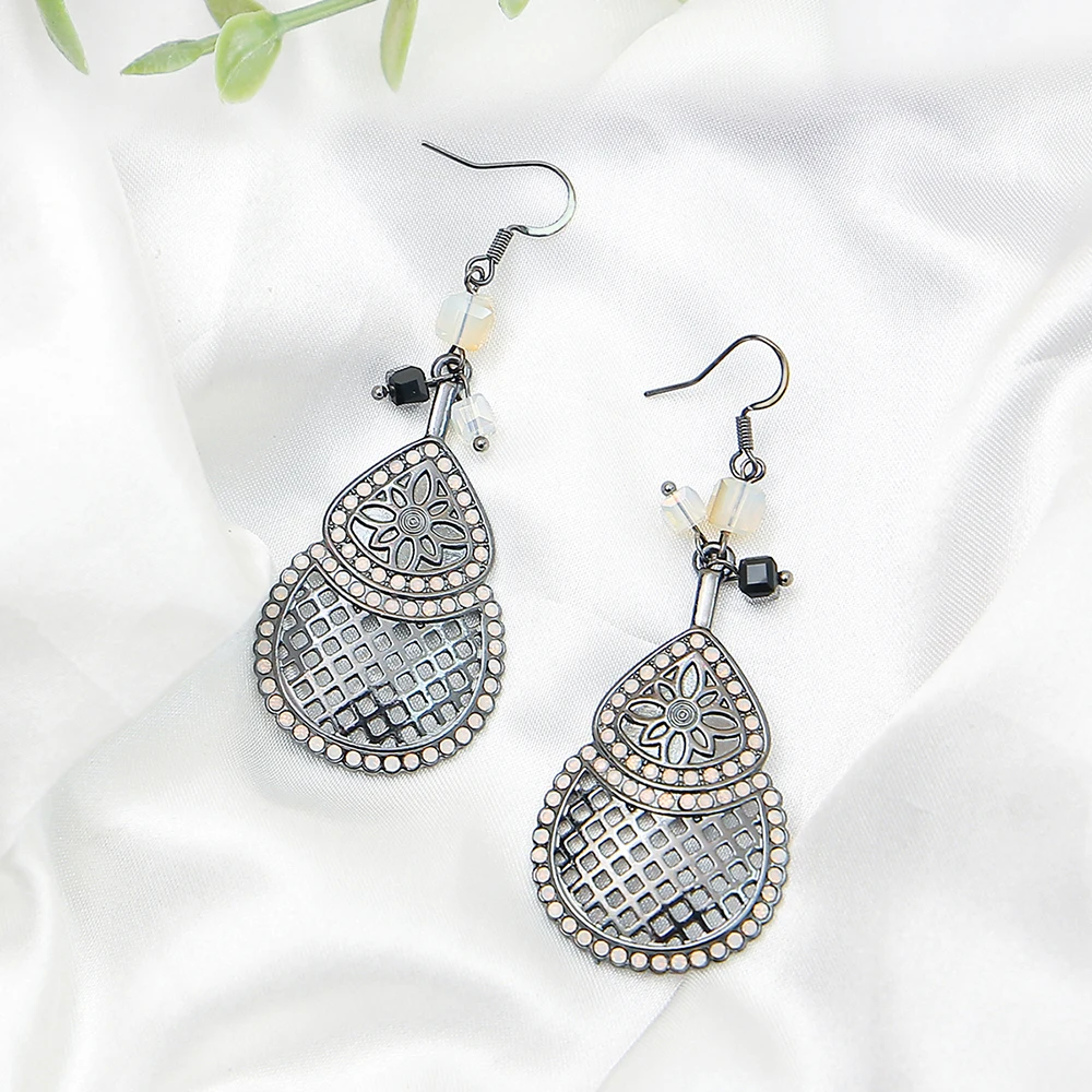 

Hollow Exquisite Pattern Vintage Earrings For Women Glass Rhinestone Color Matching Gourd Shape Cute Metal Jewelry Accessories