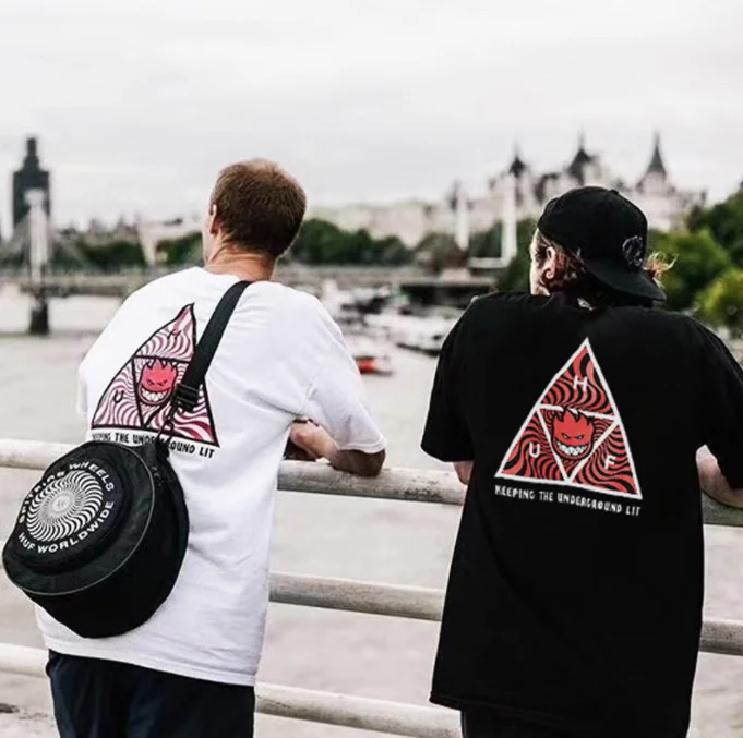 

Футболка с круглым вырезом и коротким рукавом, в стиле хип-хоп