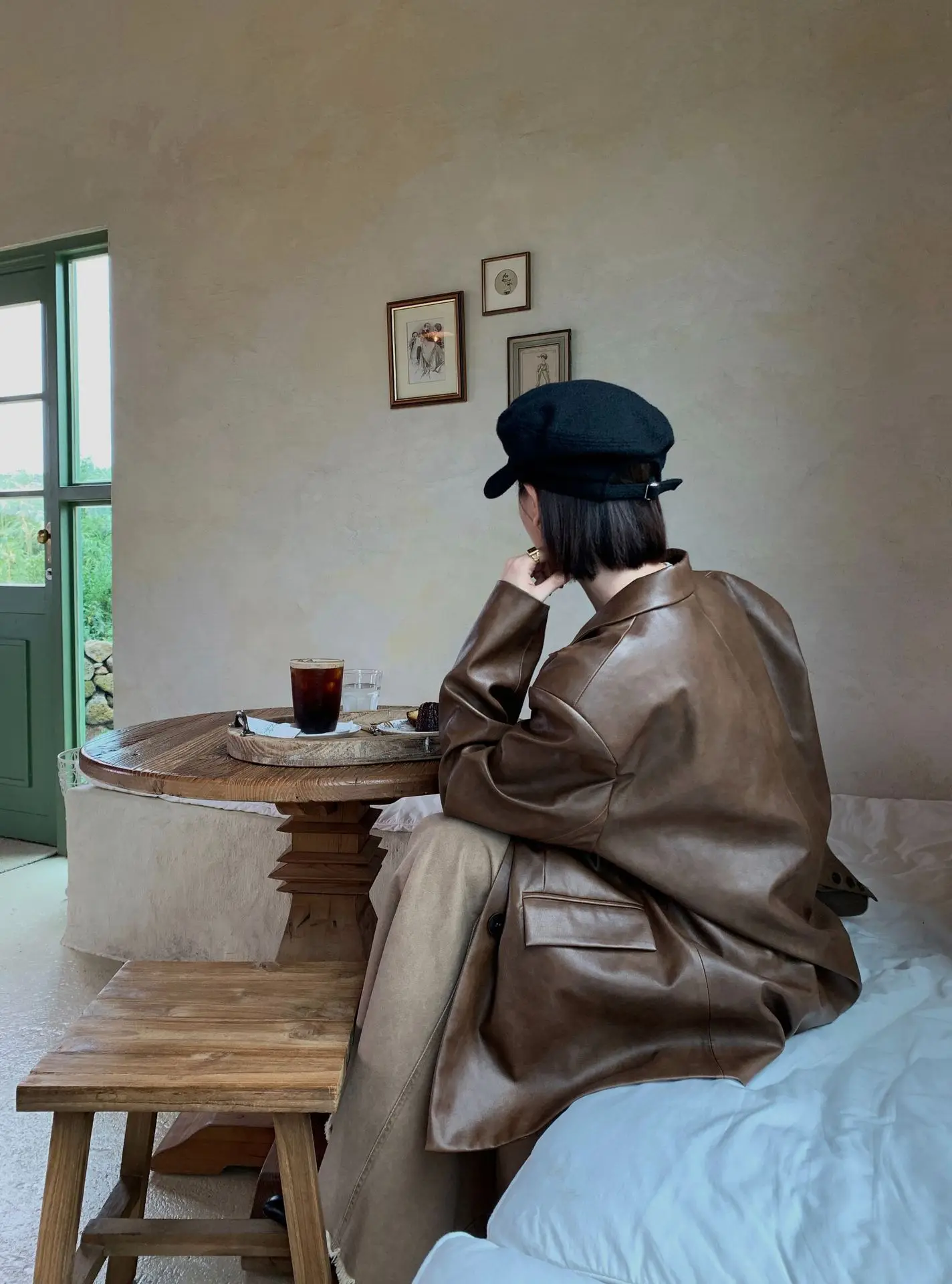 Рисунок 2 - Осень 2023, новое модное повседневное кожаное пальто