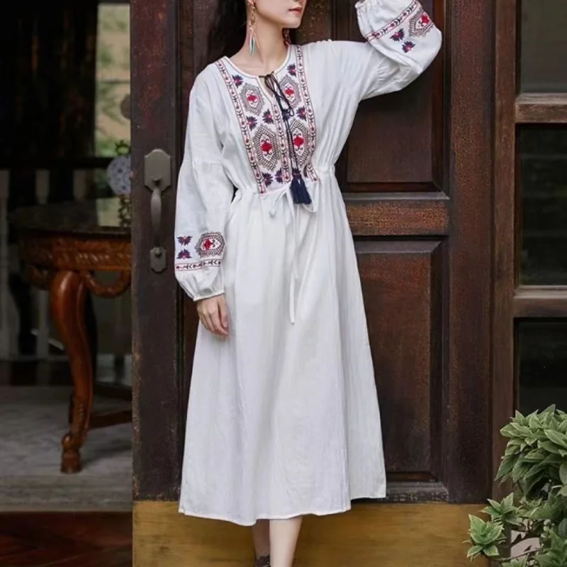 

Ethnic Style Retro Dress 2023 Summer Waist Collection Cotton Hemp Middle Sleeve Flower Embroidery Dress Factory Direct Robe