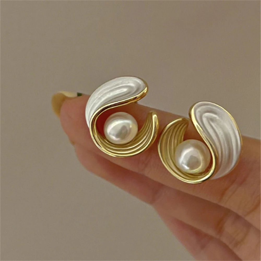 

Geometric Imitation Pearl Earrings For Women Gold Color C Round Triangle Stud Earrings Exquisite Crystal Brincos Jewelry Bijoux