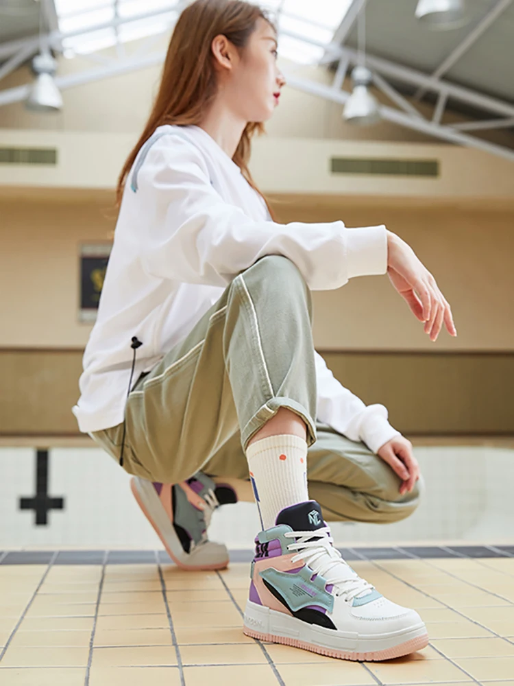 QIAODAN Skateboarding Shoes for Men 2022 Autumn New Fashion High Top Warm Lightweight Panelled Splicing Sneakers XM36210556