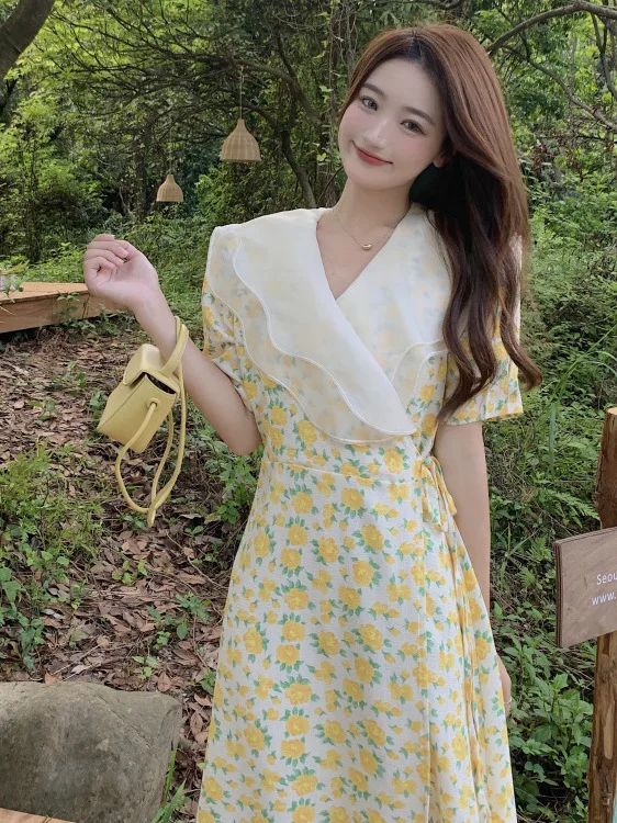 Платье женское длинное летнее кремово-желтое с цветами и тонкой талией