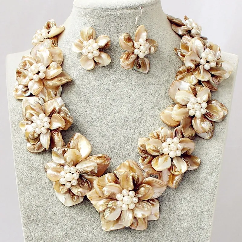 Women's White Shell Flower Short Necklace And Earring Set Free Shipment