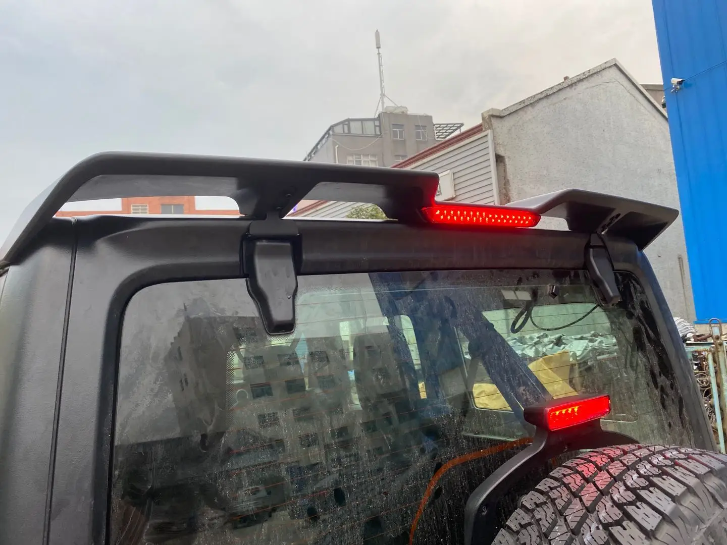 Автомобильный спойлер на крыло с стоп-сигналом хвостовое оперение из