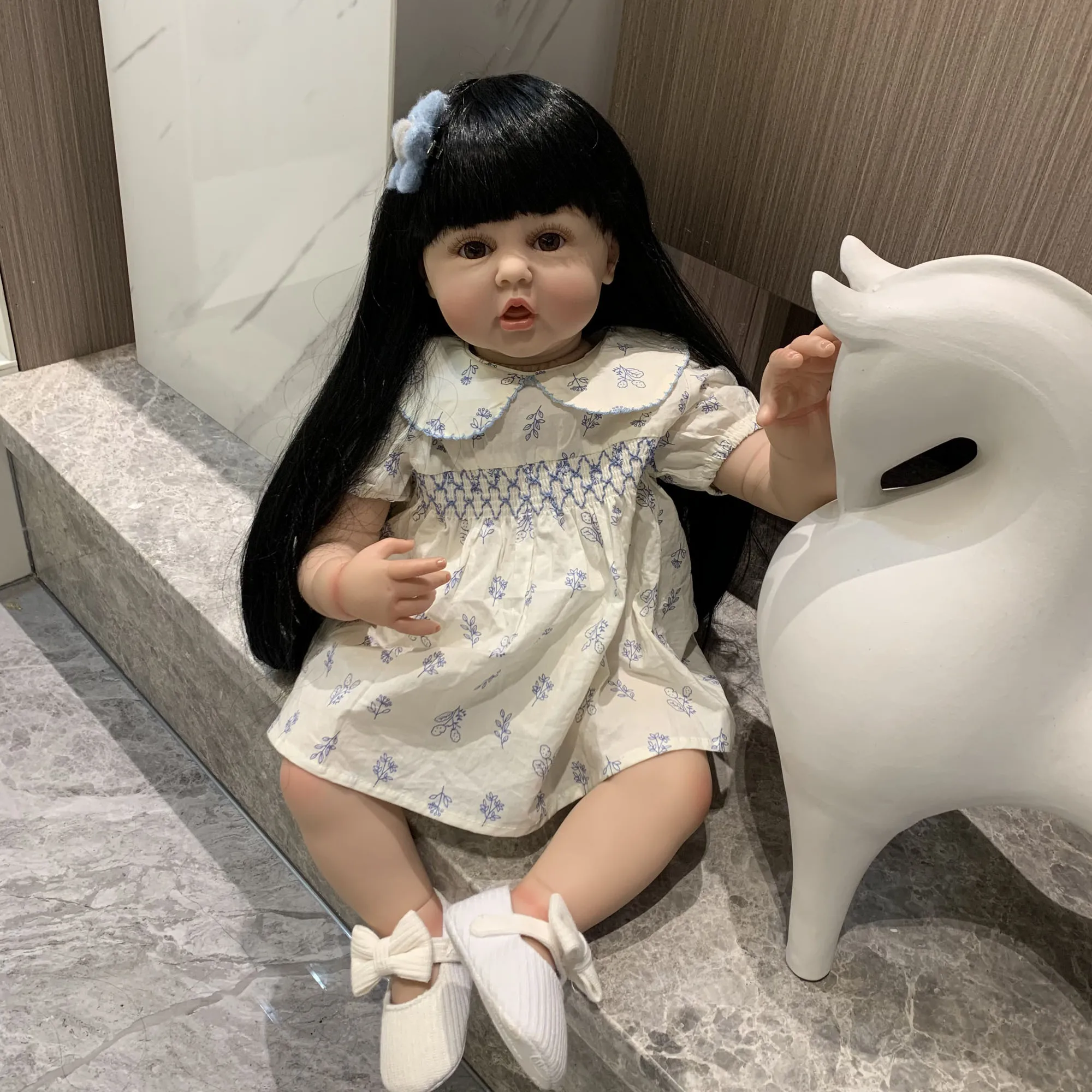 

Lifelike 60 CM soft Silicone Reborn Baby Doll For Girl Vinyl Princess Toddler With Cloth Body Bebe Birthday Gift Dress Up Boneca