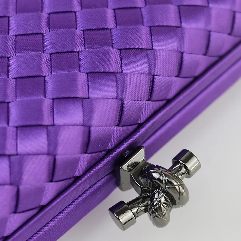 Элегантный модный клатч с геометрическим рисунком и украшением крест-накрест