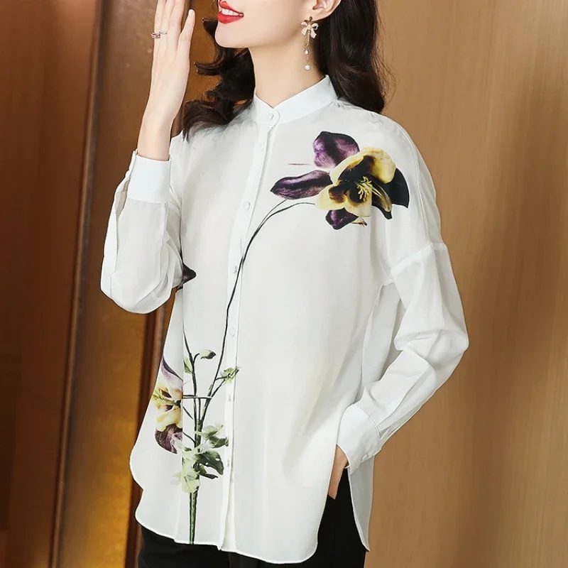 Рисунок 4 - Осенняя модная женская блузка с воротником-стойкой