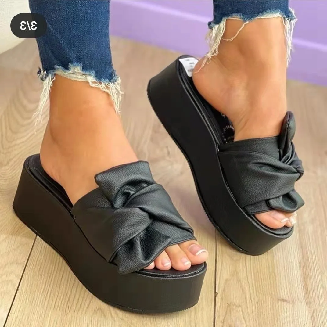 

Woman Slippers Sandals Summer 2022 Shoes Trend Platform Flats Casual Luxury Designer House Women's Flip-flops Beach White Heels