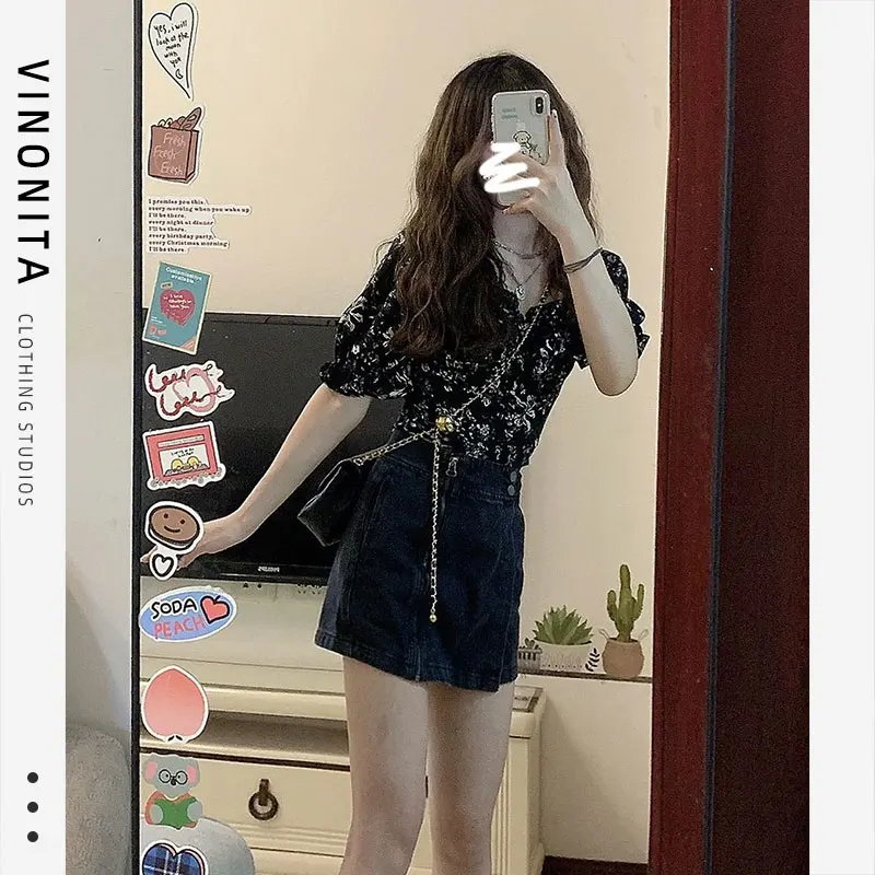 Уникальная шикарная блузка черная рубашка с квадратным воротником и цветочным