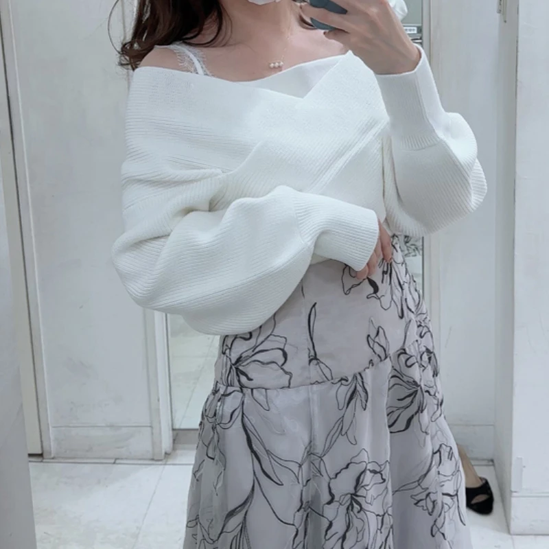 Пуловер женский трикотажный с V-образным вырезом и длинными рукавами