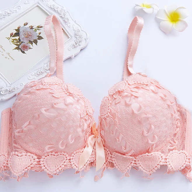 Женский бюстгальтер с глубоким V-образным вырезом и эффектом пуш-ап |