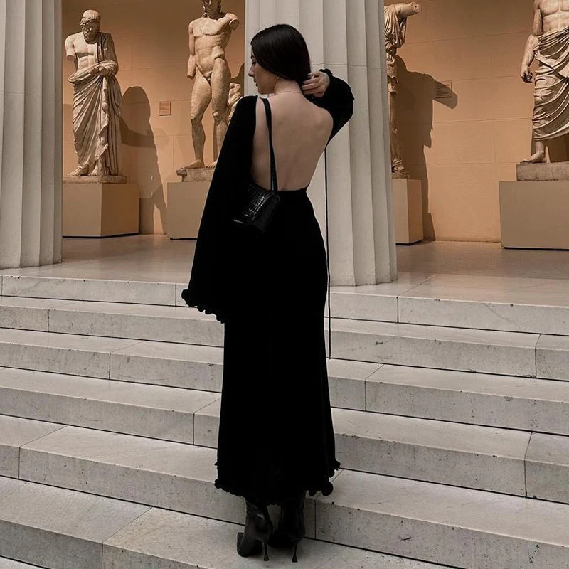 Женское трикотажное платье макси с длинным рукавом и открытой спиной