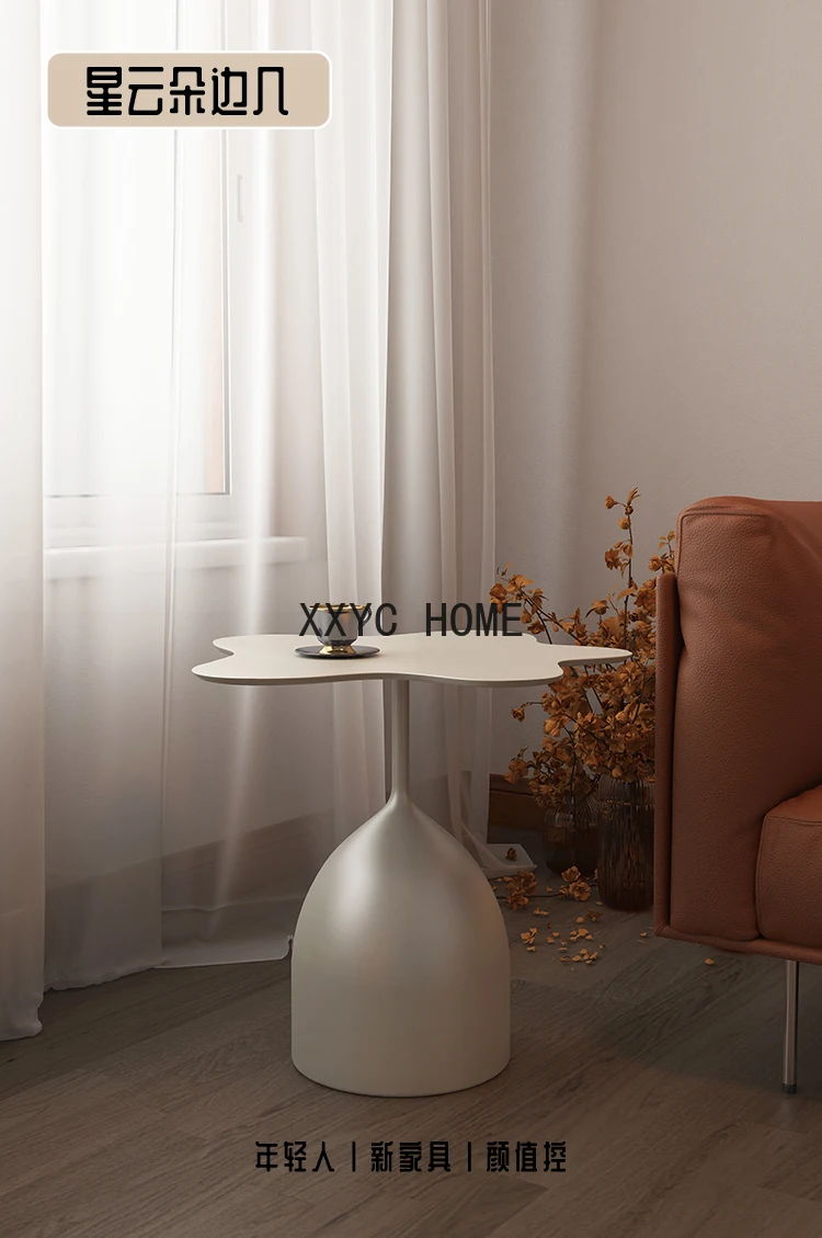 Дополнительная настольная лампа современная