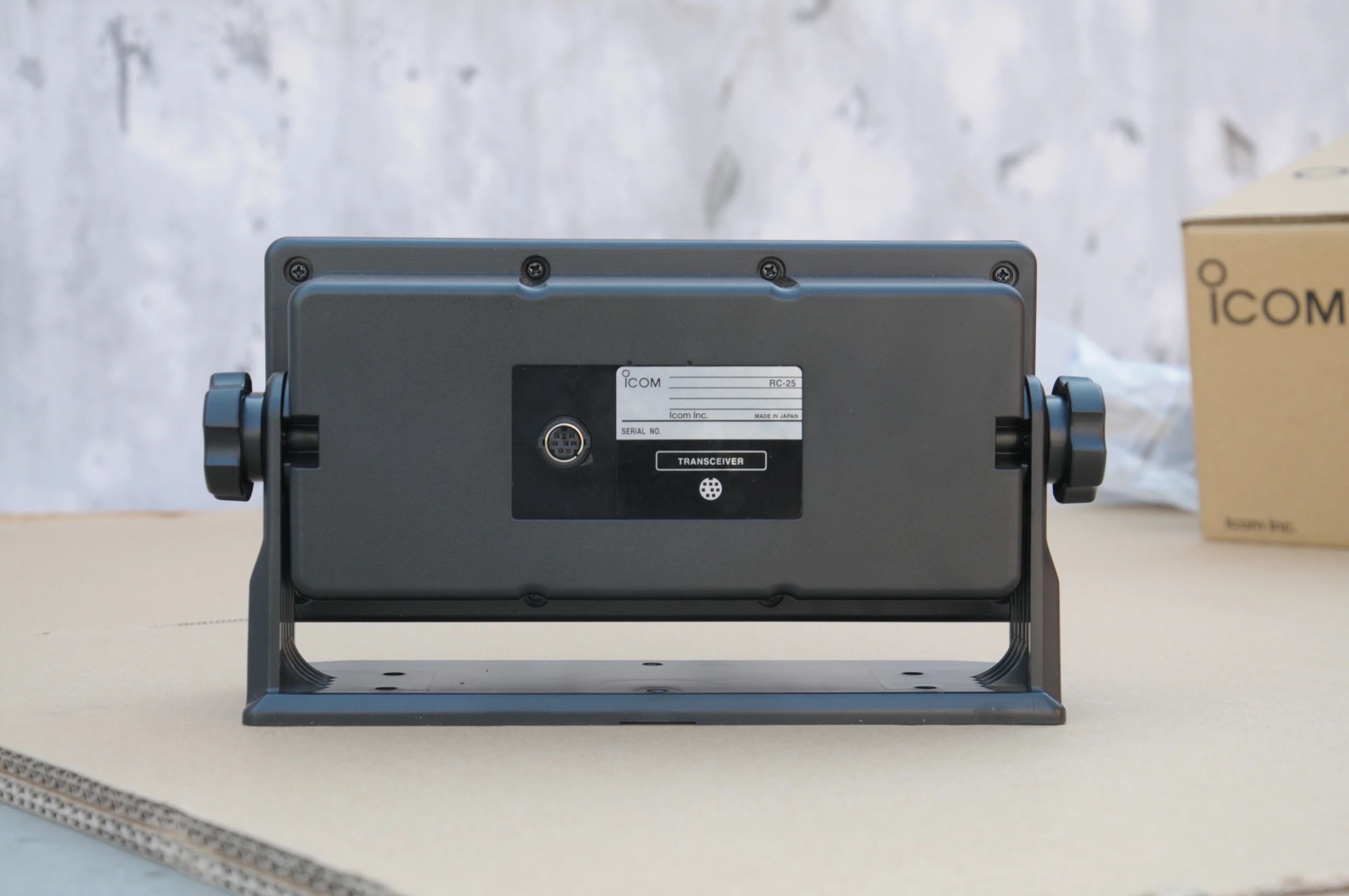 Фото ICOM M802 HF MARINE TRANSECEIVER Усовершенствованное морское радио DSP с компактной дистанционной головкой №3