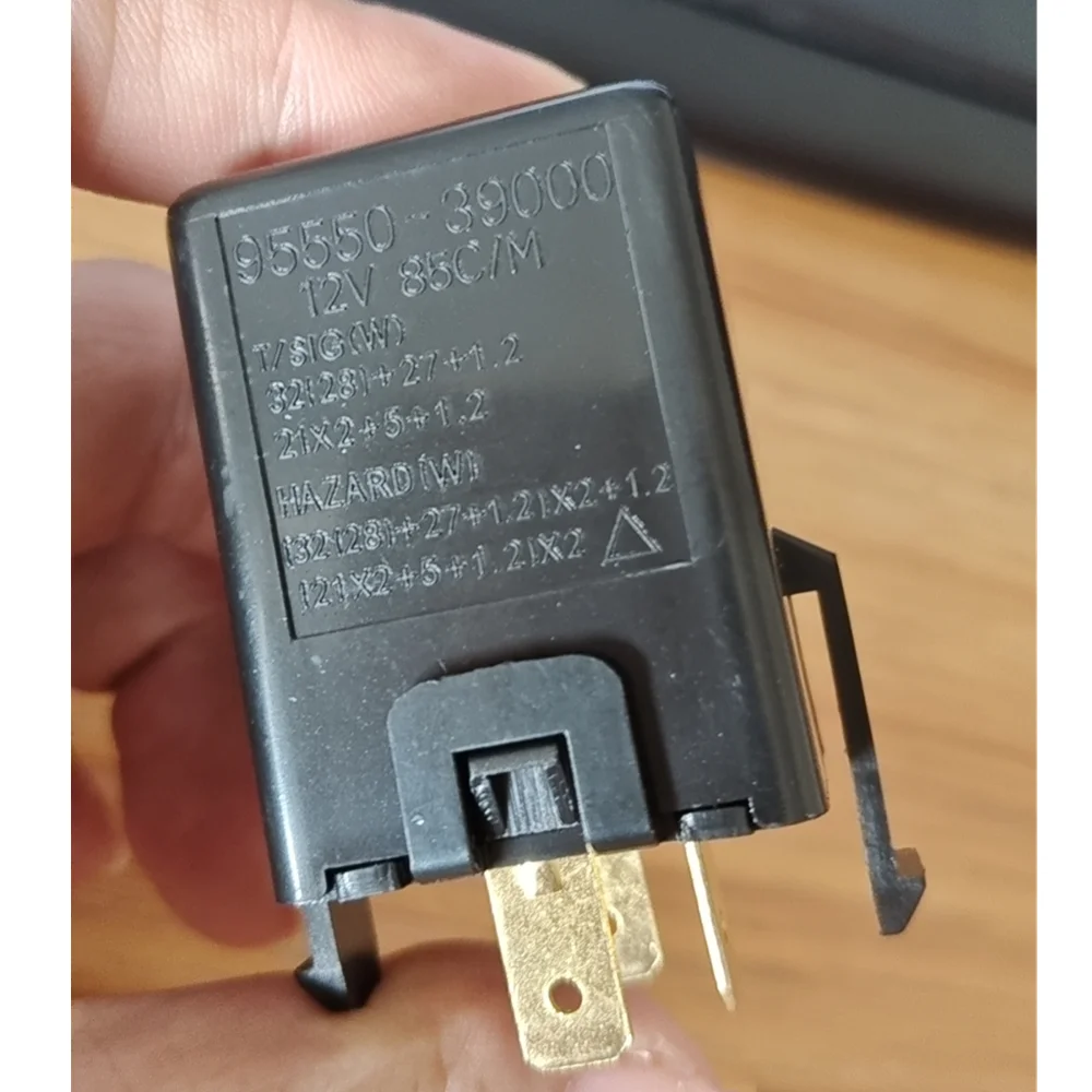

1pcs Accessories Flasher Relay Turn Signal 95550-39000 9555039000 Car Electronic Flasher Universal 95550-34000