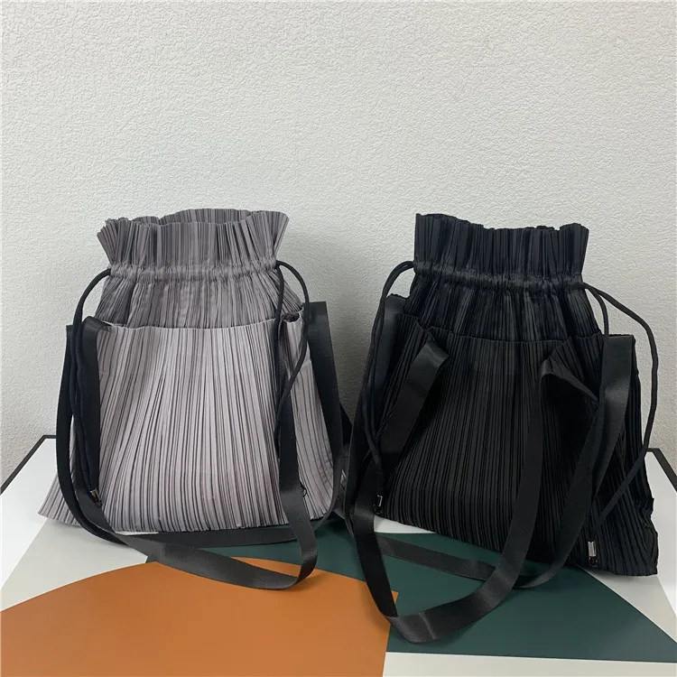 

Fashionable Pleated Drawstring Closure Handbag Shoulder Bag Bucket Bag