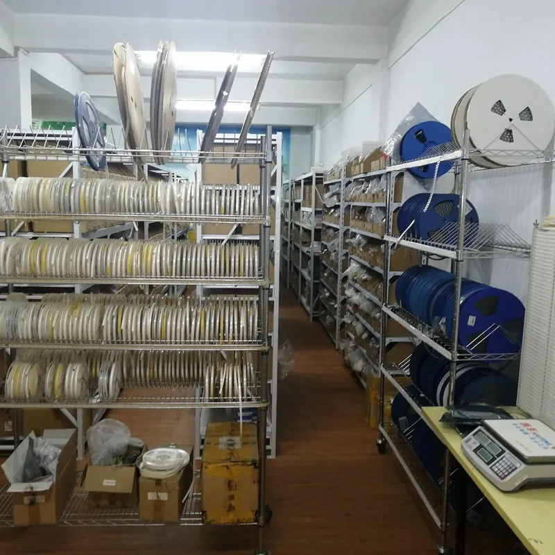 AD826ARZ AD826AR AD826 SOP8 новый и оригинальный