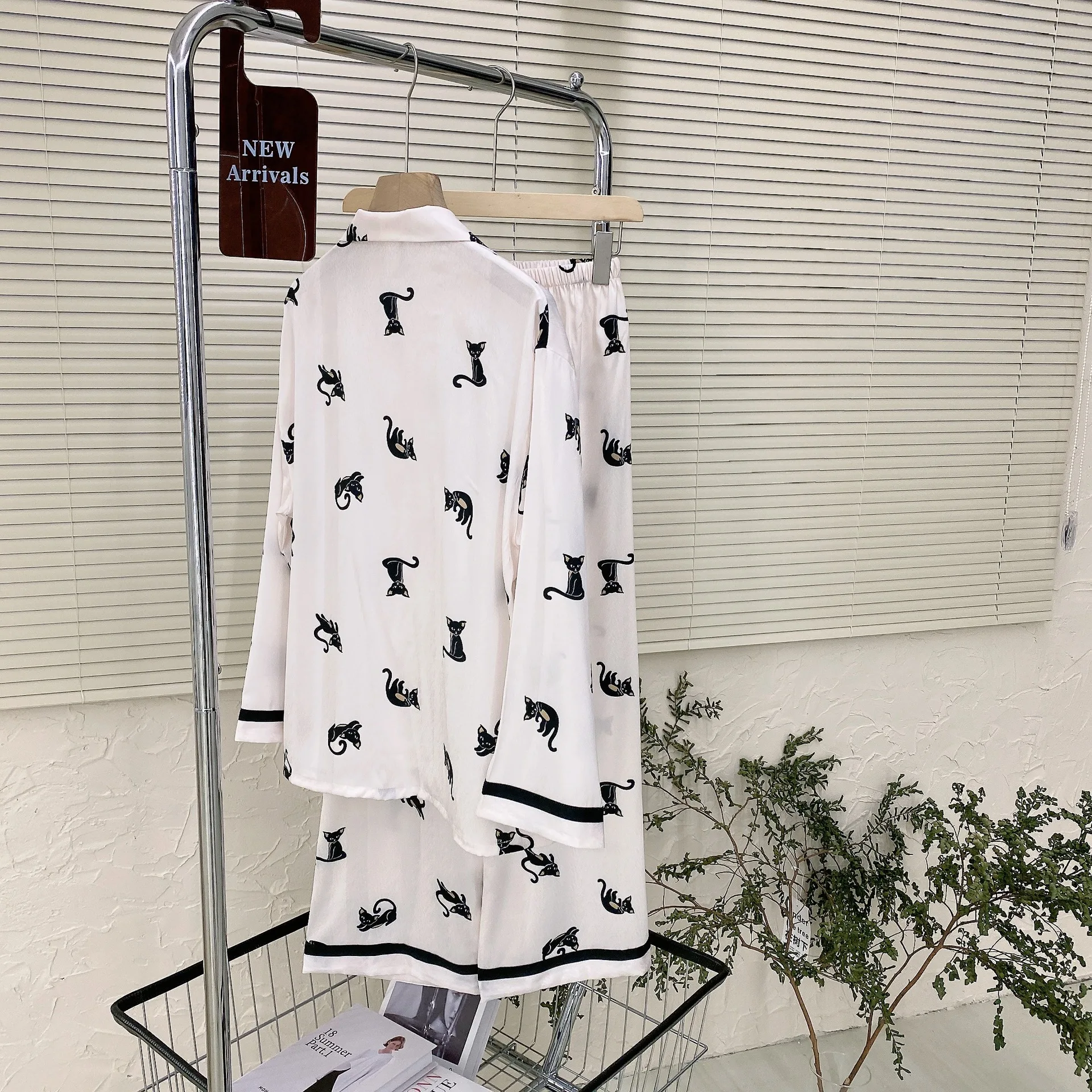 [Cream kitten] High-quality temperament long-sleeved pajamas home suit satin comfortable home