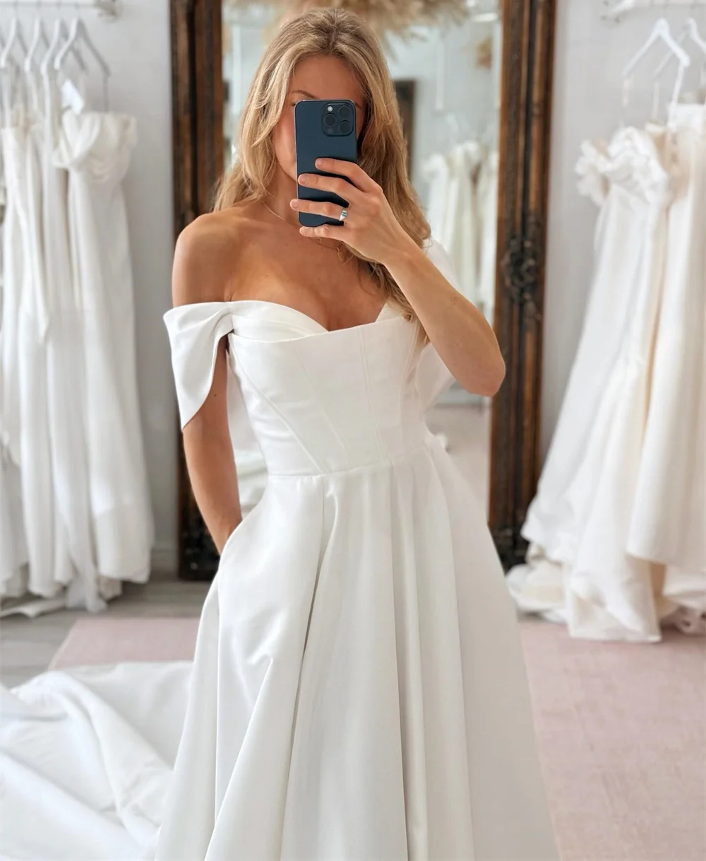 Классическое Свадебное платье с открытыми плечами а-силуэтом и шлейфом