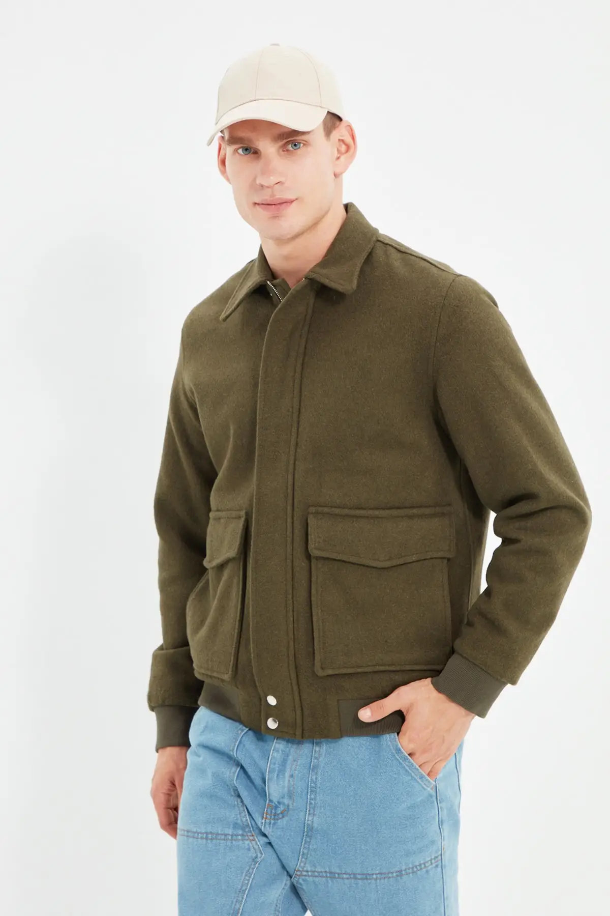 

Trendyol Male Shirt Collar Wool İçerikli Double Clamshell Coarse Pocket Coats TMNAW22MO0237