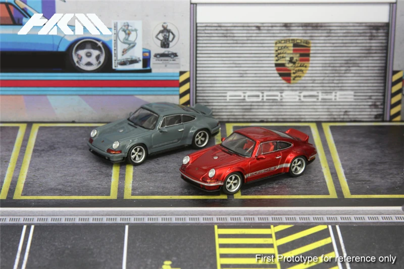 

(Предзаказ) HKM 1:64 964 Singer DLS металлический красный/серый литая модель автомобиля