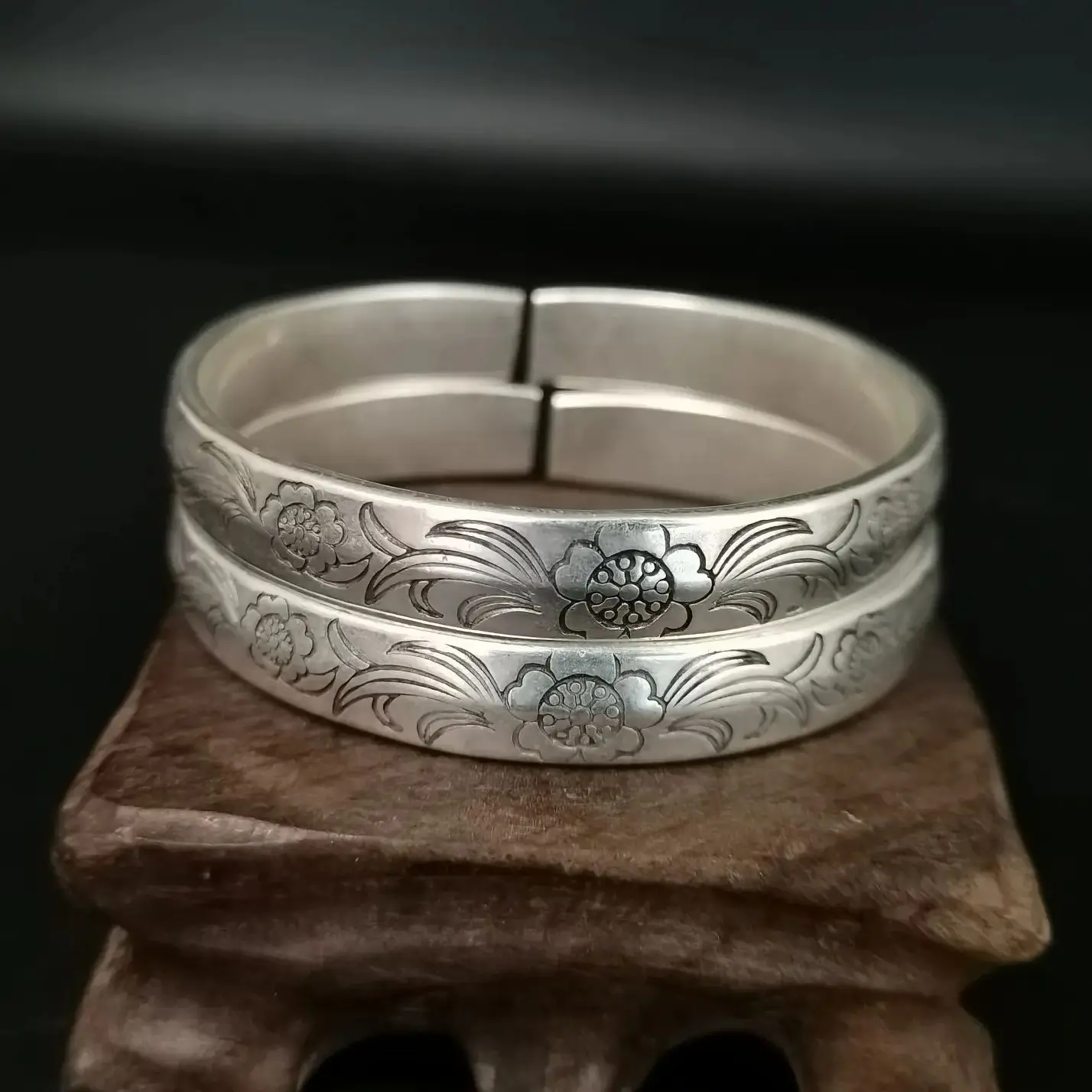 

1 Pair China Elaborate Tibetan Silver Lucky “Auspicious”Bracelet Metal Handicraft Decoration Home Decoration#8