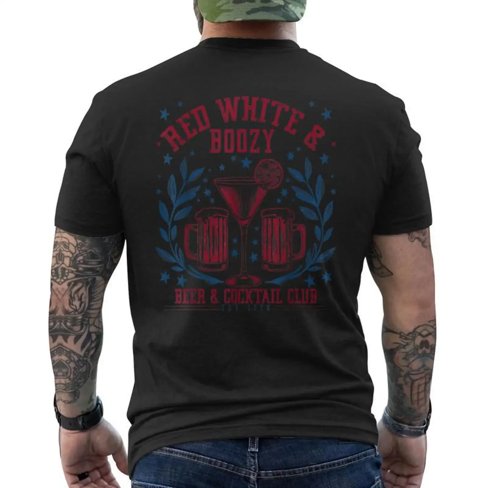 Фото Мужская футболка Red White And Boozy Beer Cocktail Club American 1776 с принтом на спине, винтажная, дышащая, стильная, с эффектом потертости, в британском стиле №1