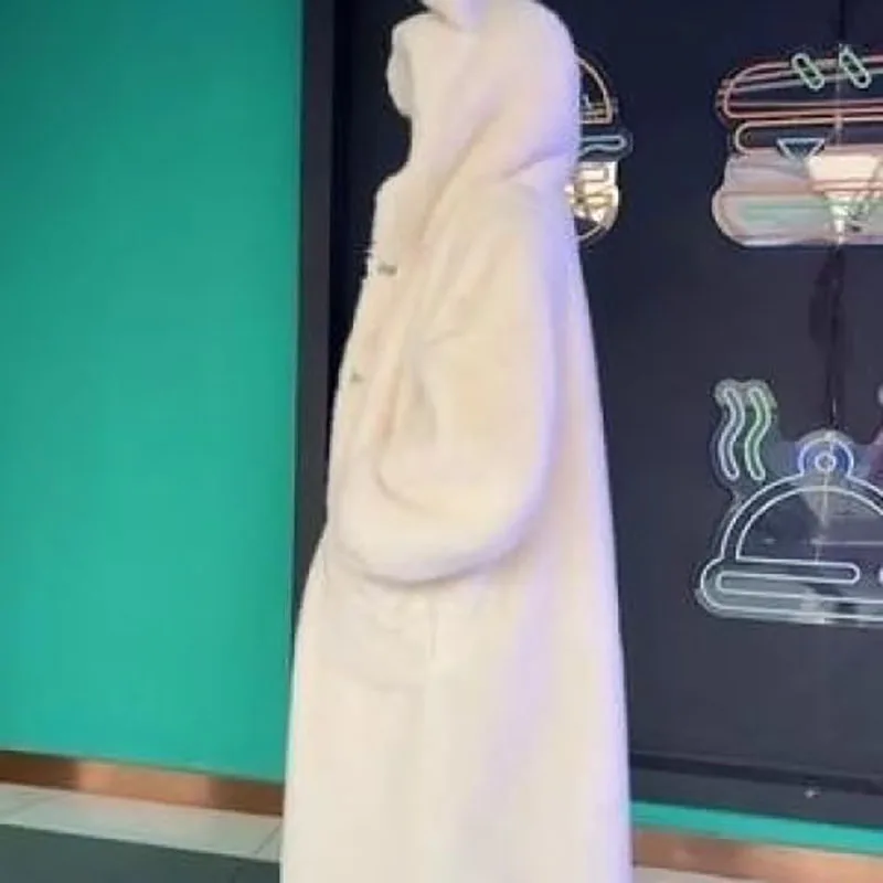 Женская куртка из меха норки и бархата с капюшоном